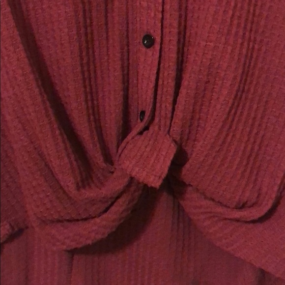 Maroon tie long sleeve Shirt with buttons - Picture 2 of 3